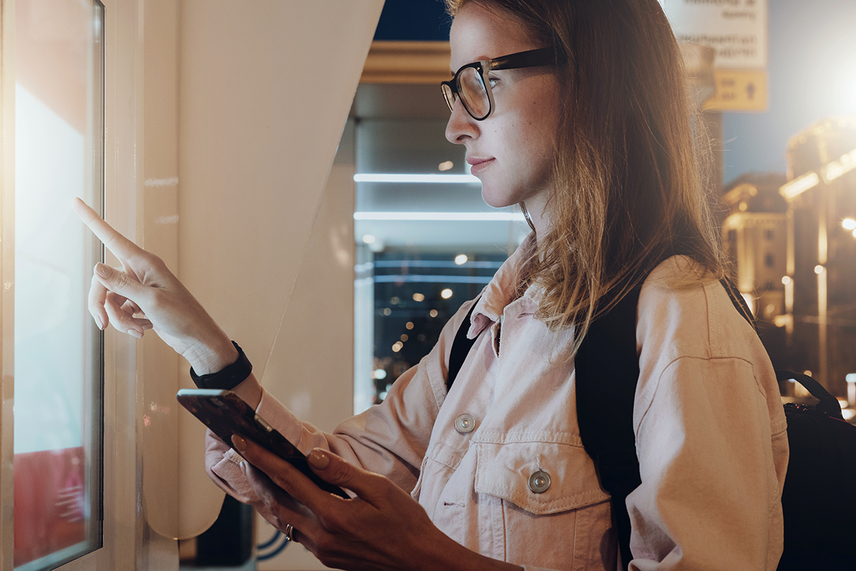 Why Sunlight Readable Touch Screens Are Vital for Outdoor Operations