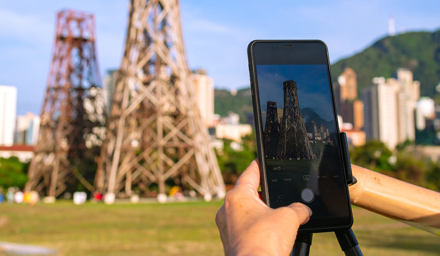 How Anti-Reflective Films Improve Visibility and Protect Touchscreens in Harsh Light